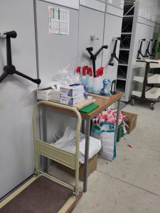 Notre kit de ménage (lignettes, produit nettoyant, gants de protection...)